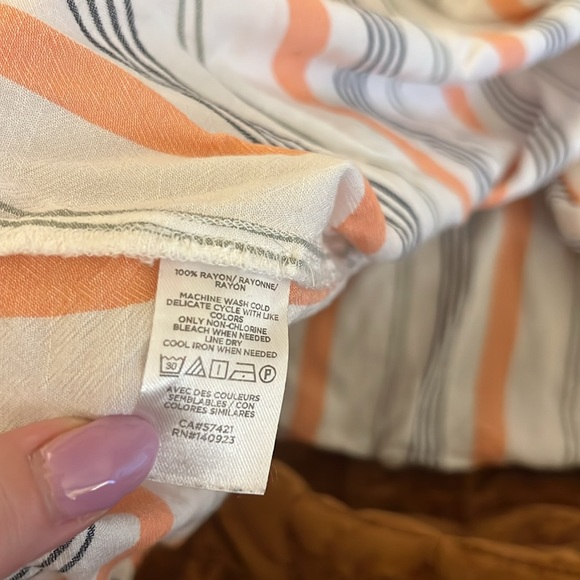 🪩5/$20 LOFT Striped Button Shirt - Picture 3 of 3